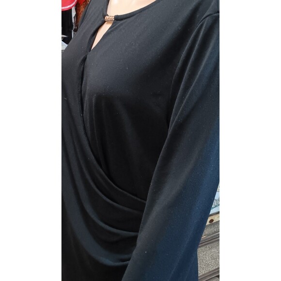 blouse - Picture 2 of 3